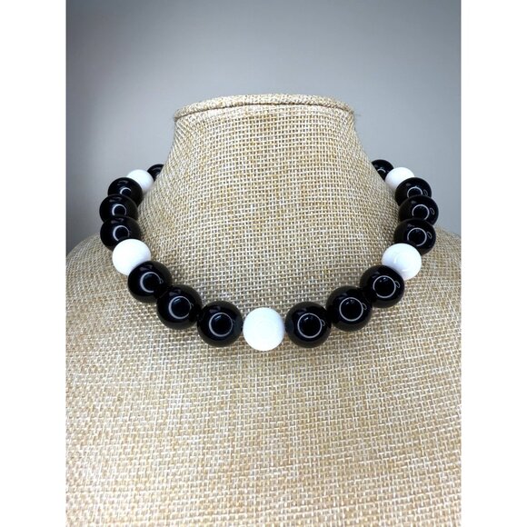 Black & White Glass Beaded Necklace With Toggle Clasp - Picture 1 of 10
